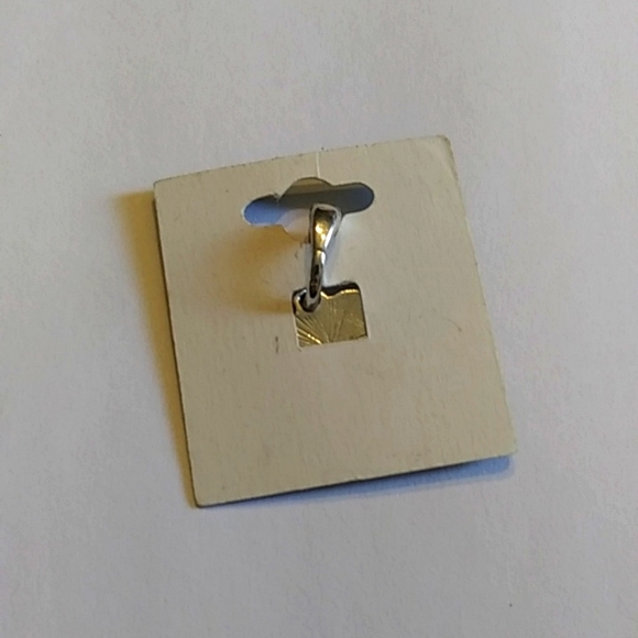 Heart Charm pendant with a Q on it silver tone new - Picture 3 of 4